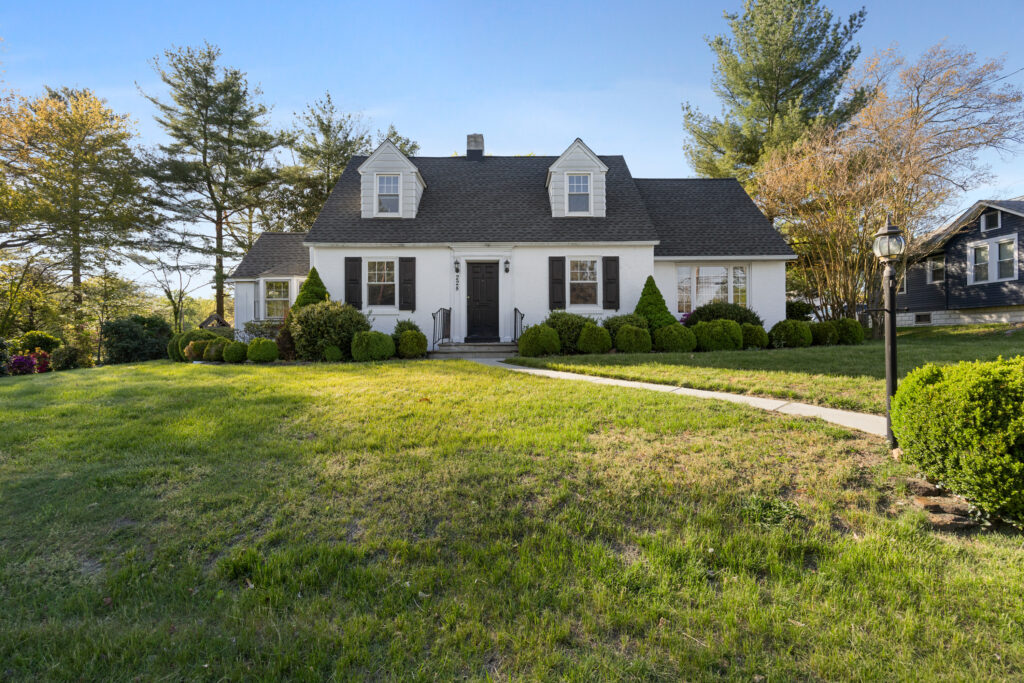 228 Center St, Sewell NJ
