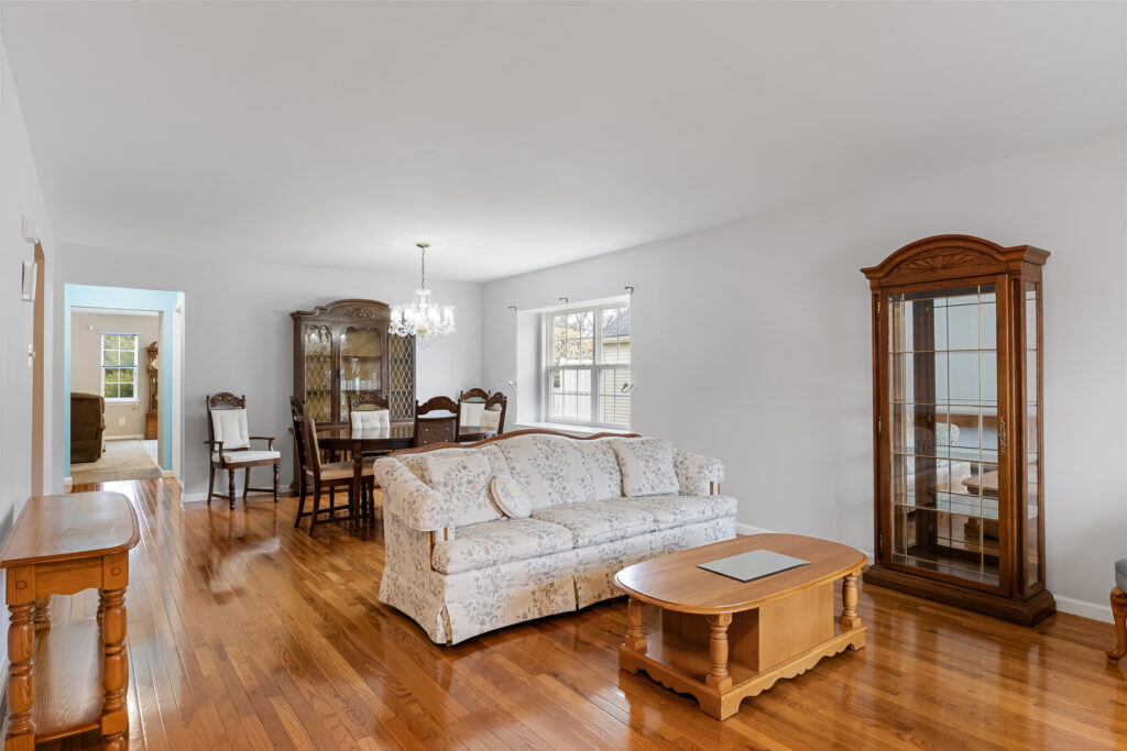 34 Silver Creek Dr, Mantua Township NJ