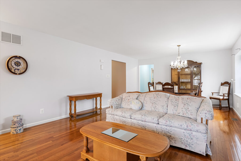 34 Silver Creek Dr, Mantua Township NJ
