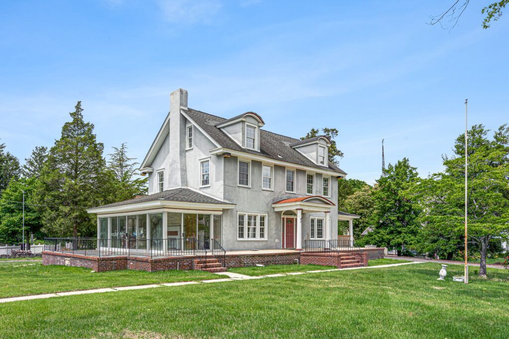 02 40 West Ave S Delivered 2