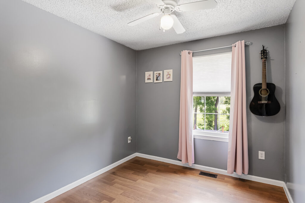 213 Stirrup Rd, Logan Township NJ