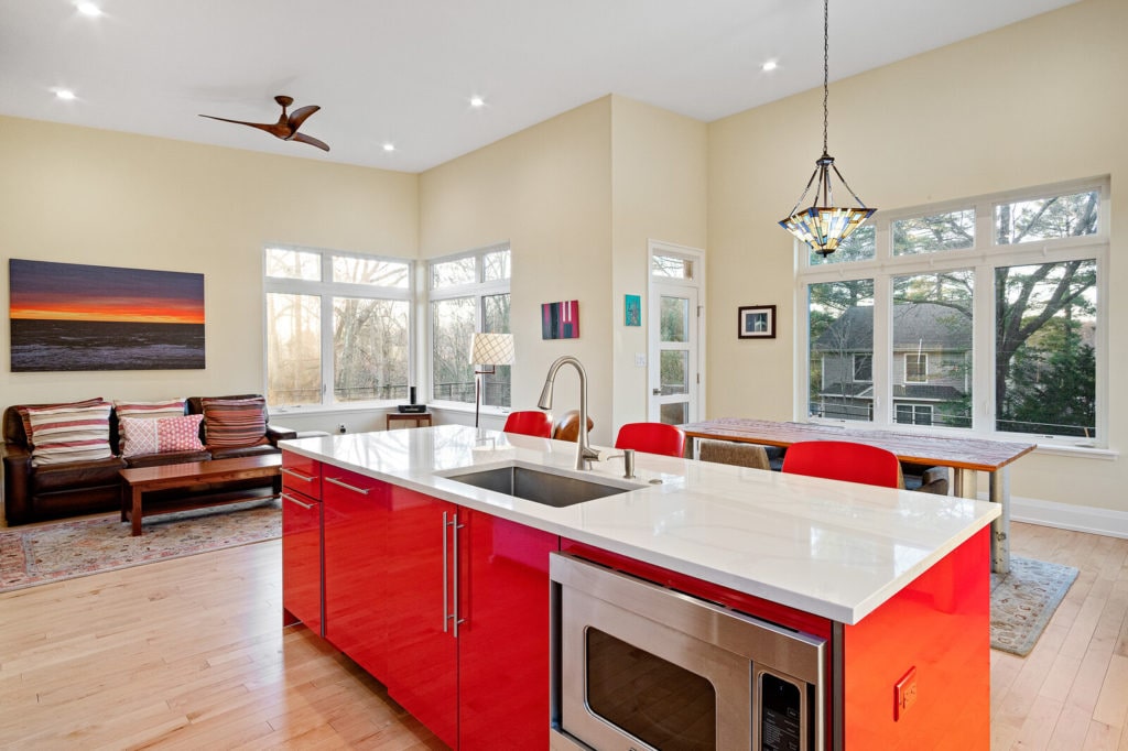 15 543 Lakeview Ave Delivered8 Mls