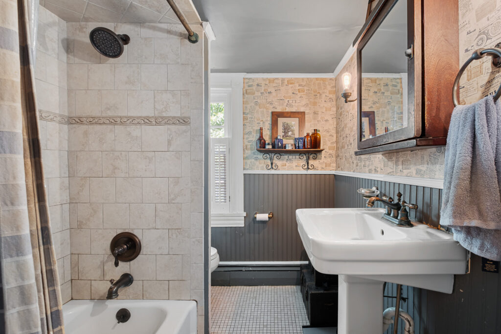 18 76 S Main St Delivered 9