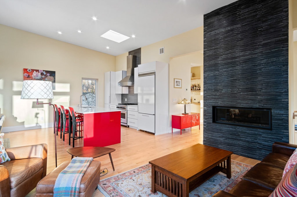 20 543 Lakeview Ave Delivered13 Mls