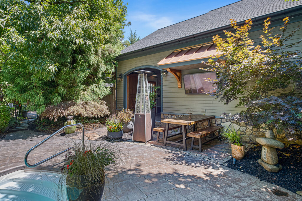 51 76 S Main St Delivered 42
