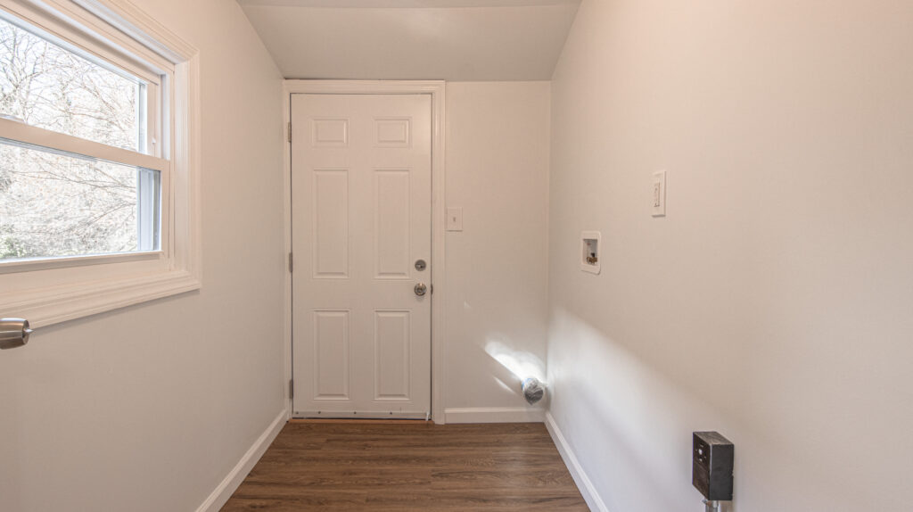 Laundry Room 10
