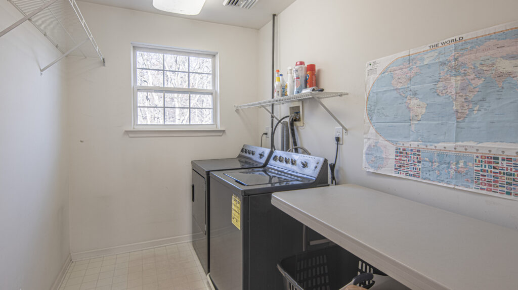 Laundry Room 11