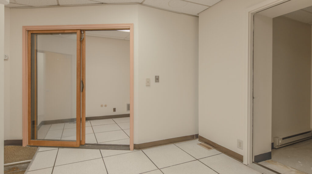 Room With 3 Seperate Rooms Within